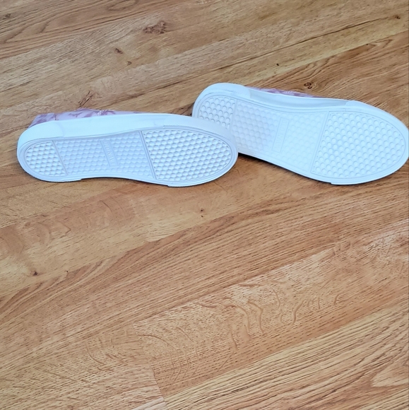 Old Navy - Picture 3 of 3